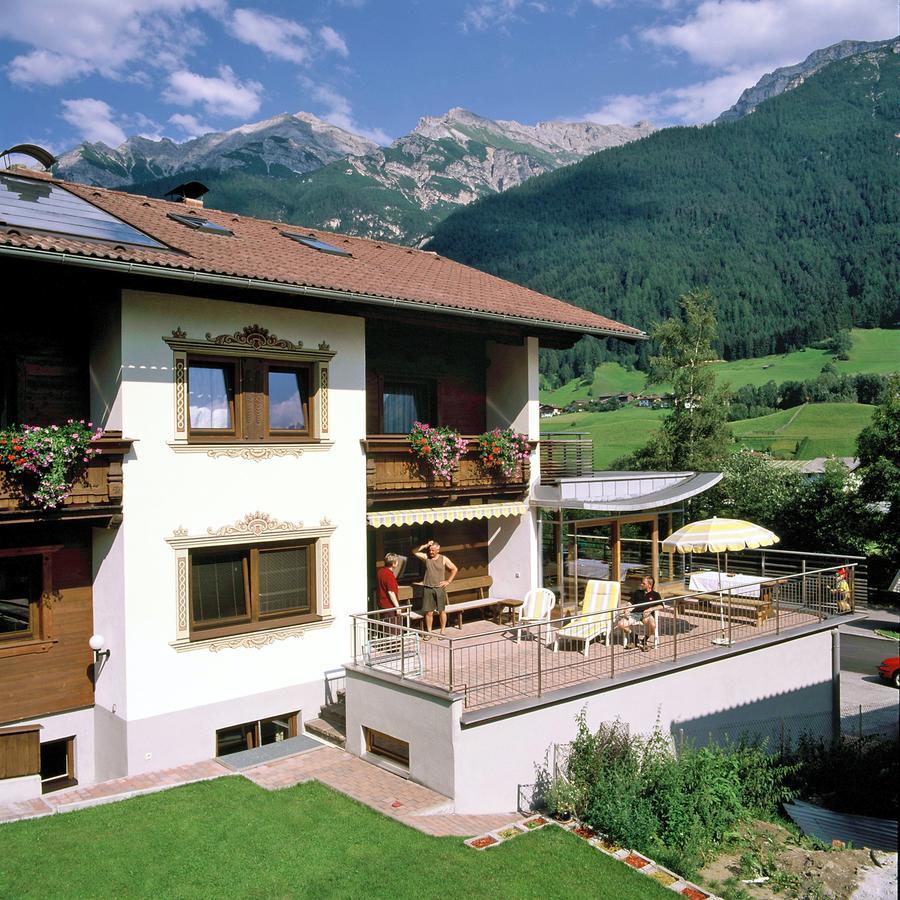 Pension Tina Neustift im Stubaital Exterior foto